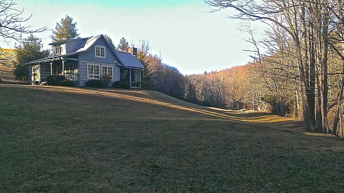 Sparta Cabin | Blue Ridge Mountain 'Solitude' on The Little River