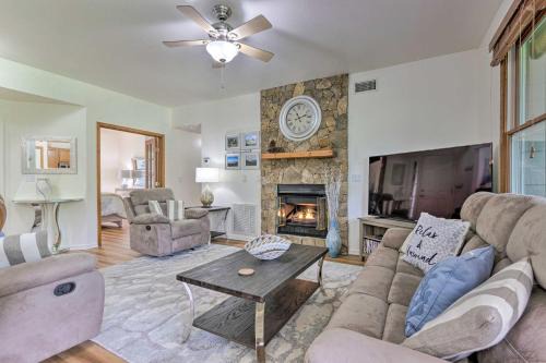 Mountain Air Apartment | Blue Ridge Mtn Views Condo with Furnished Balcony