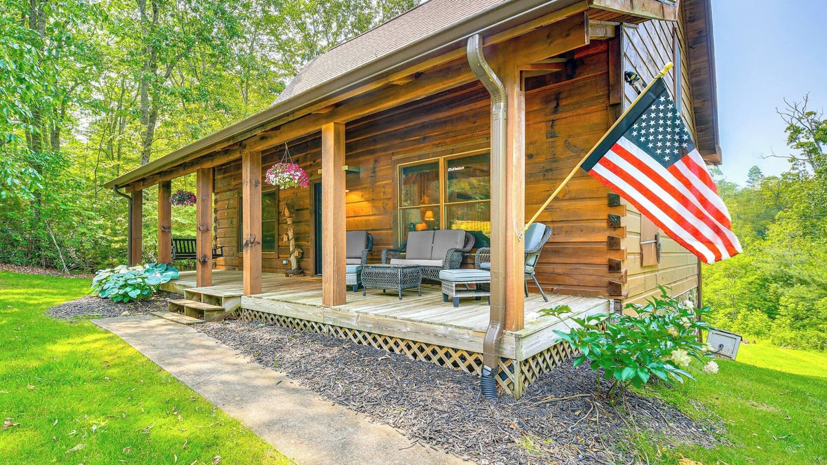 Vesta Cabin | Blue Ridge Mtns Retreat w/Views, 1 Mi to Parkway!