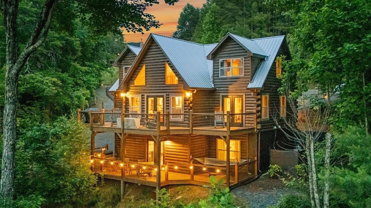My Mountain Cabin | Blue Ridge Shadows Lodge: Escape to the serene Blue Ridge Mountains
