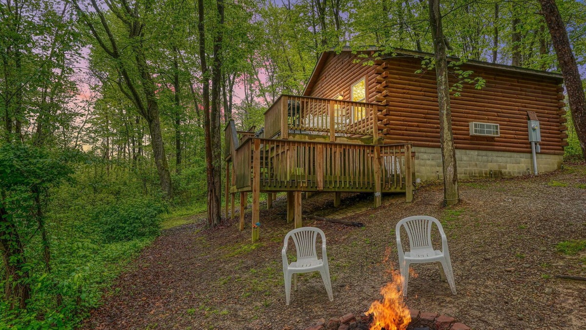 Logan Cabin | Blue Rose Cabins - Pine Ridge Cabin