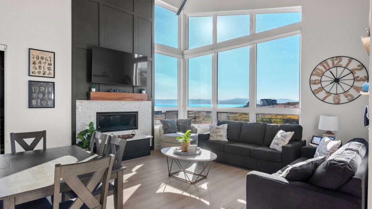 Fish Haven House | Blue Sage Modern Sleeps 27 with Pickleball and Theater