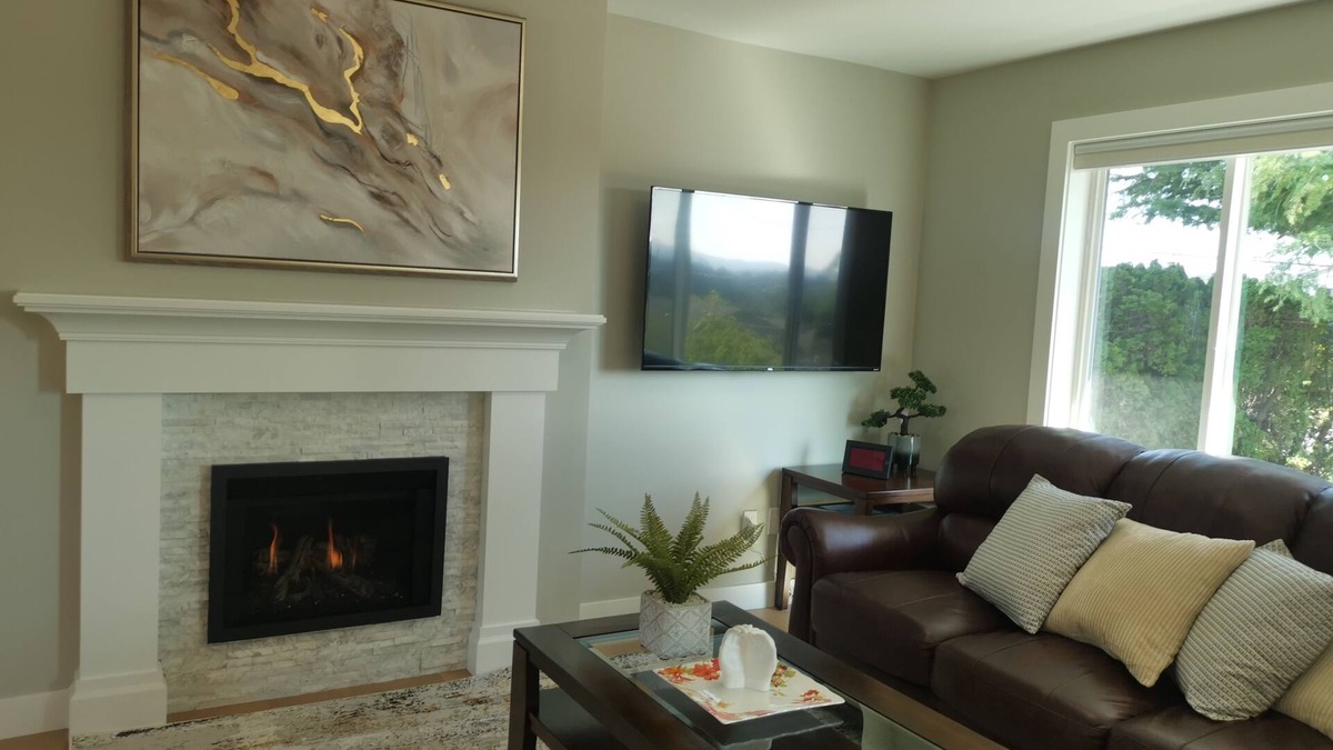 Gordon Head House | Blue Sea And Clear Sky B&B With Free Parking/Business Licence 00018952