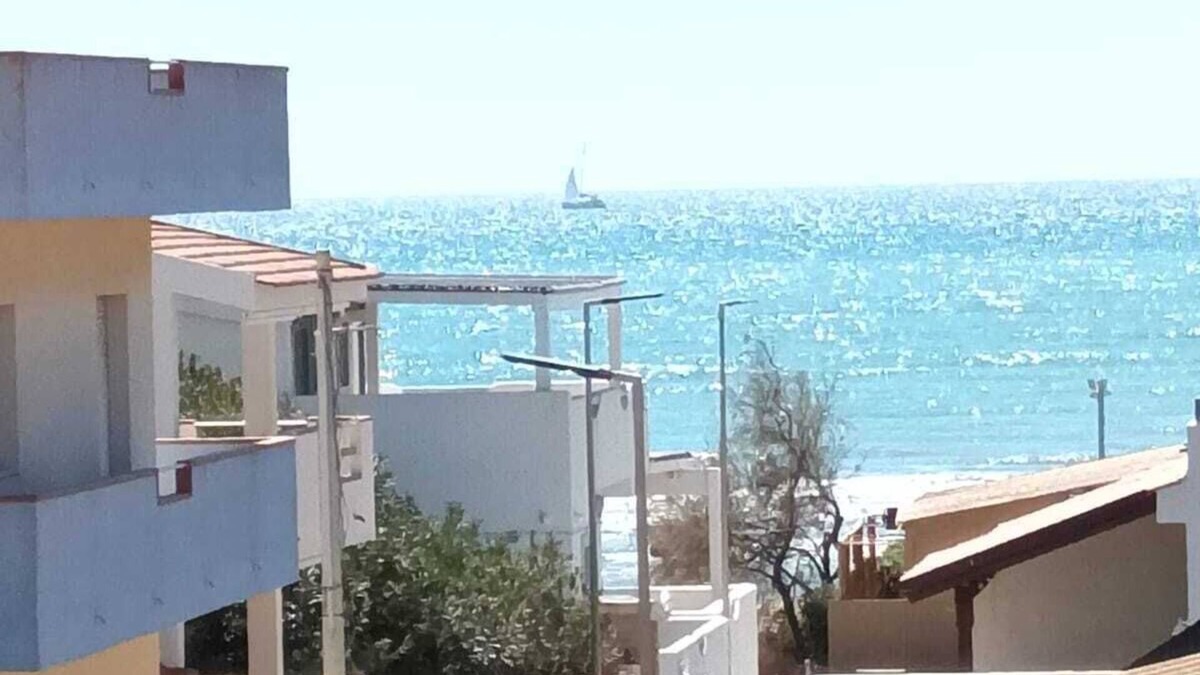 Punta Braccetto Apartment | Blue Sea Apartment, cozy apartment a few meters from the sea.