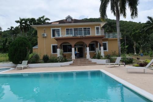 Reading Villa | Blue Seas Two