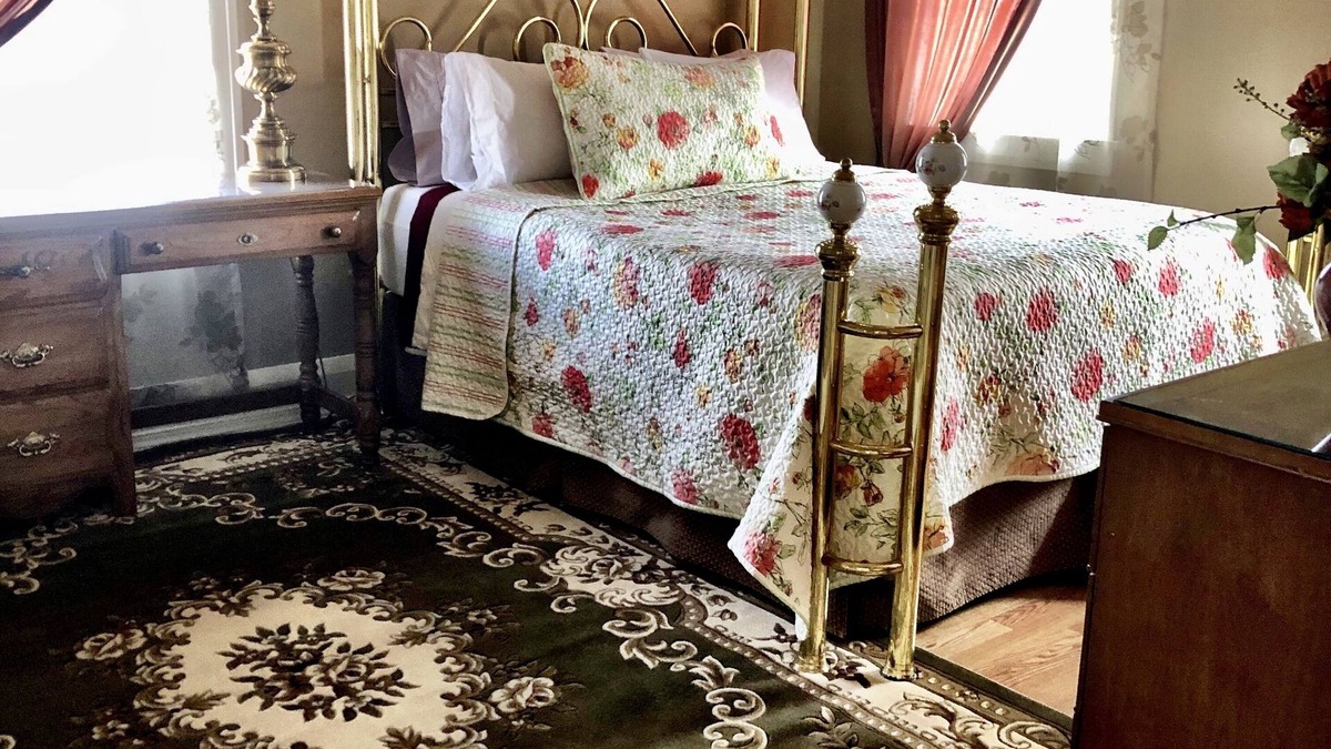 Austintown Apartment | Blue Shutters Inn