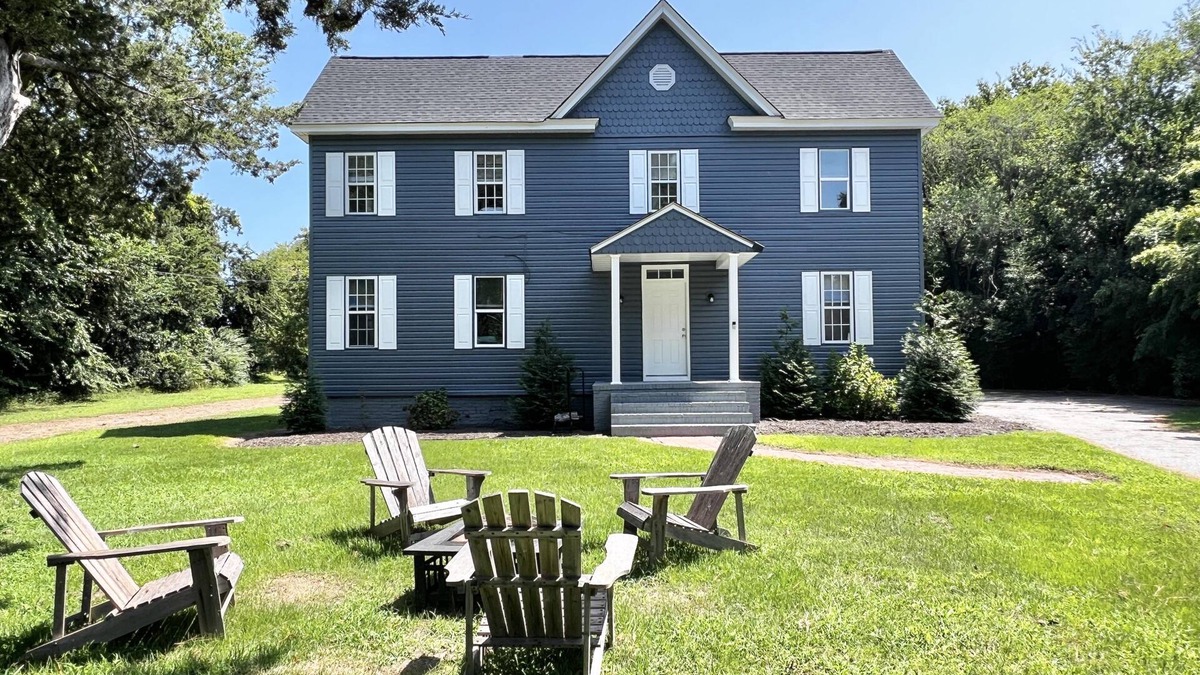 Dalbys House | Blue Skies Hideaway First Floor - Just 5 miles away from downtown Cape Charles