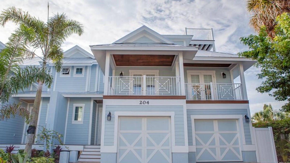 Holmes Beach House | Blue Sky: Luxury 5 Bdrm/4 bath with heated pool - 1 block to beach!