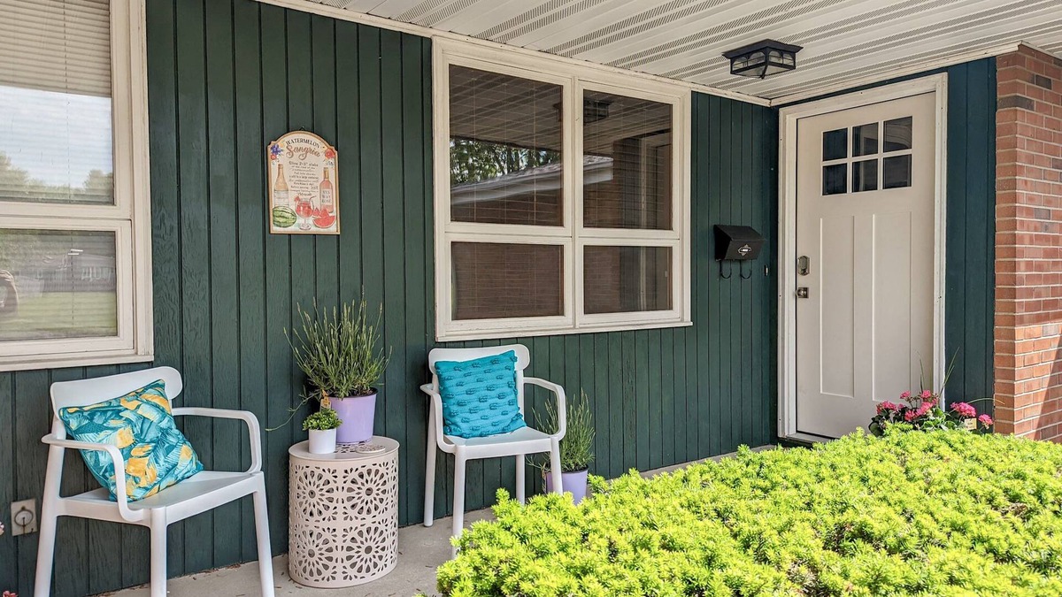 Springfield House | Blue Slate 2-bedroom w/Garage