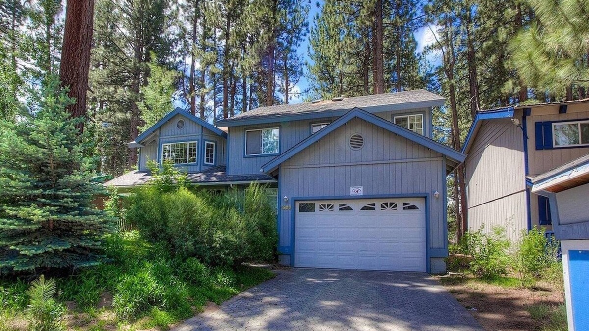 Montgomery Estates House | Blue Spruce 4 Bedroom Home by RedAwning