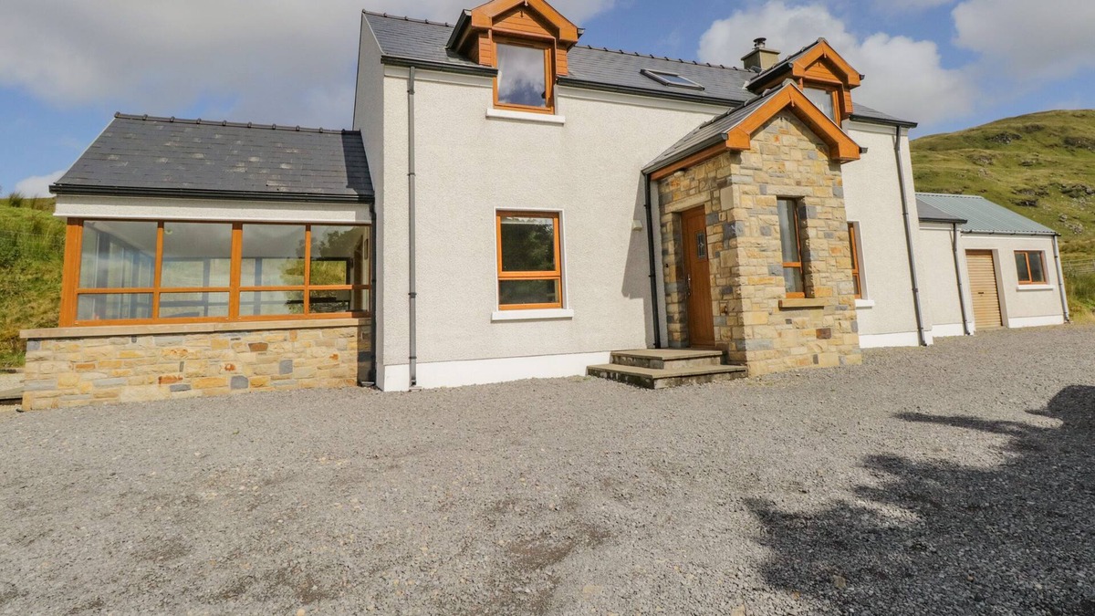 Letterbarrow Cottage | BLUE STACK HOUSE, family friendly in Donegal Town, County Donegal