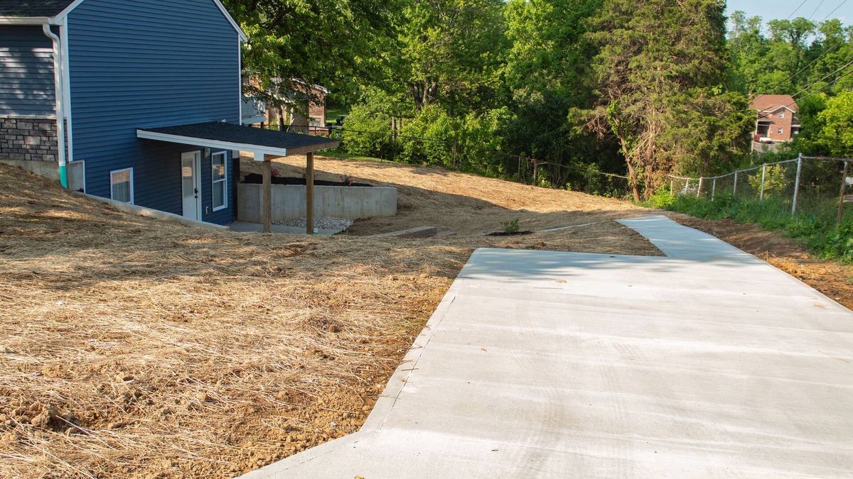 Crittenden House | Blue Stone #2 1 mile from HWY 75. 15 minutes from the ARK Encounter