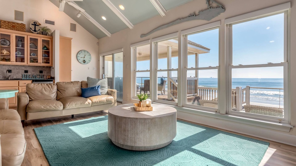 Dauphin Island House | Blue Tide | Gulf Front | Steps from beach.