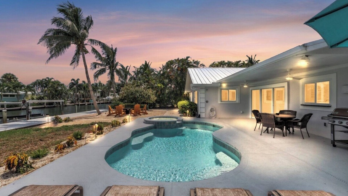 Holmes Beach House | Blue Tides by Beach Boutique Rentals