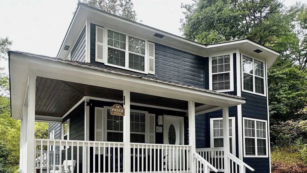 Graysville House | Blue Tranquility cozy country feel close to fun in Chattanooga/Ooltewah