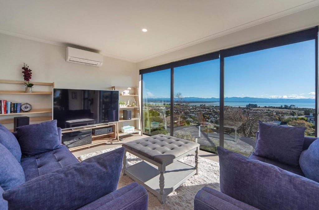 Tahunanui House | Blue Water Views