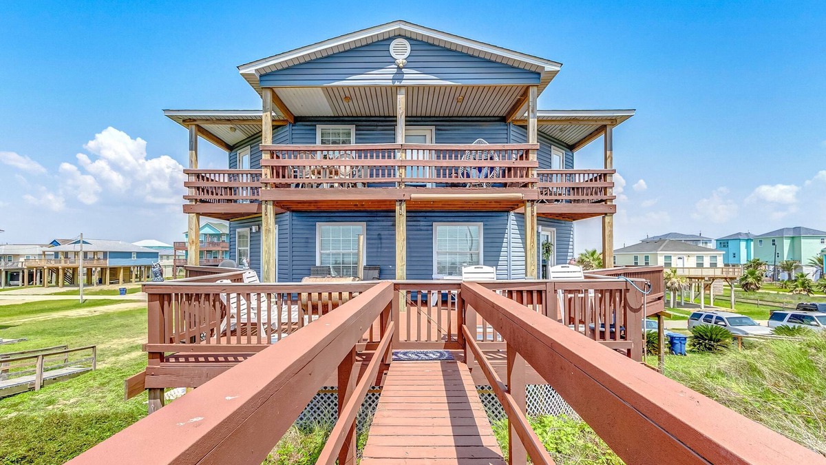 Surfside Beach House | Blue Wave - 100 Steps to sand Less than 1min walk