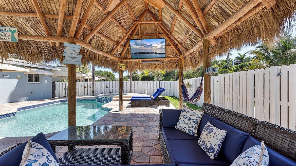 Royal Poinciana House | Blue Wave Retreat At Hollywood Beach 3 Bedroom Home