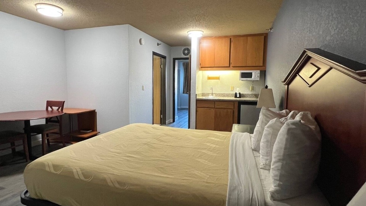 Eagan Hotel | Blue Way Inn and Suites Eagan - 2 Queen Bed Non Smoking