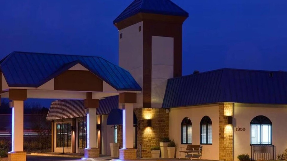 Eagan Hotel | Blue Way Inn Eagan Extended - Luxury 1 King LivingRoom Sofa Oversized NonSmoking