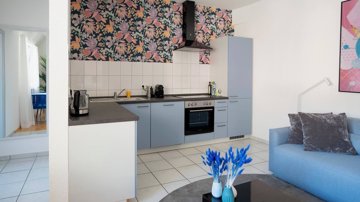 Ulm Apartment | Blue whale, stylish apartment, living room, bedroom, bathroom, kitchen, central in Ulm