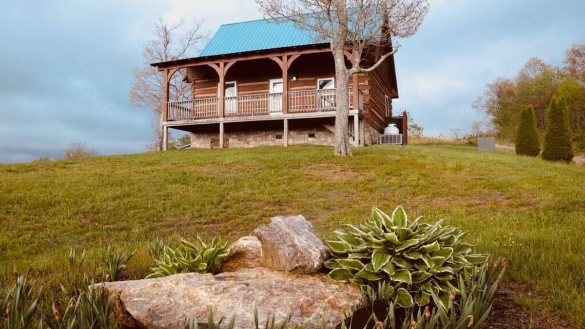 Vesta Cabin | Blue Willow Cabin, high up on the hill with180 degree views.