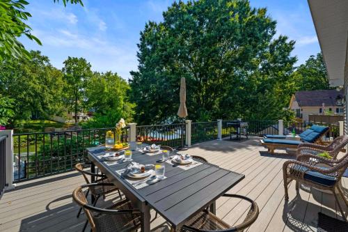 Mayhew House | Blue Wing Bay