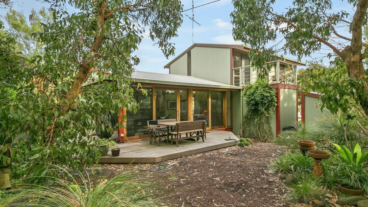 Moggs Creek House | Blue Wren - Playground For Native Birds
