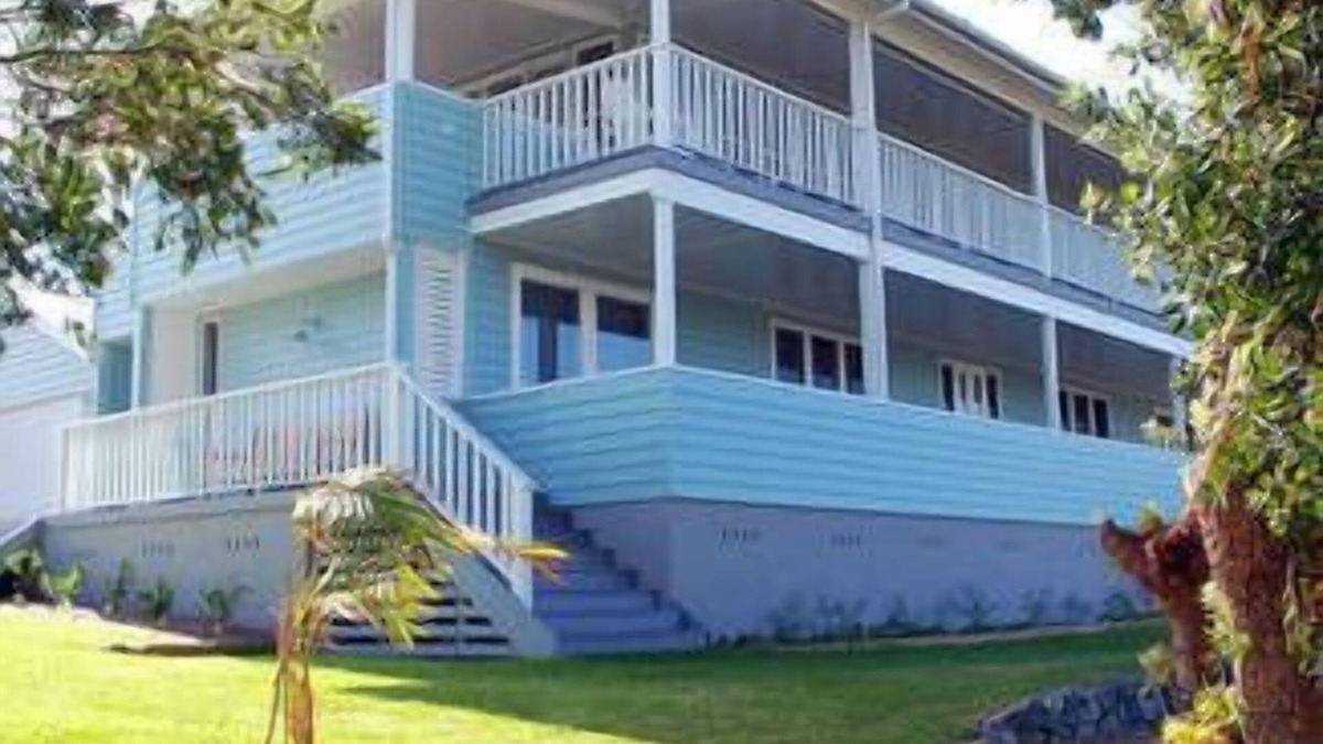 Green Point House | Bluebell, Between the ocean & the lake