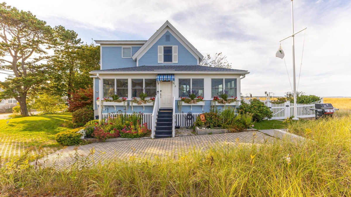 Biddeford Pool House | Bluebell Cottage Beachfront Vacation