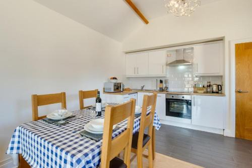 Llanrhidian Higher House | Bluebell Cottage