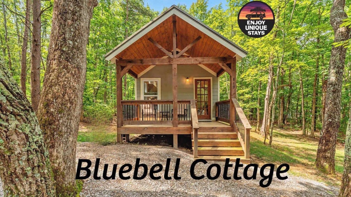 Menlo House | Bluebell Cottage with private fire pit!