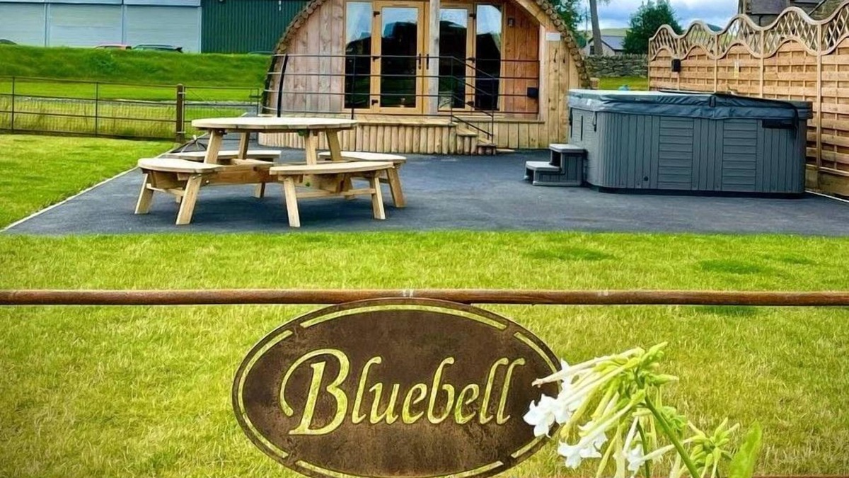 St Harmon Cottage | Bluebell - Glamping Pod with Hot Tub Sleeping 4, Pet friendly