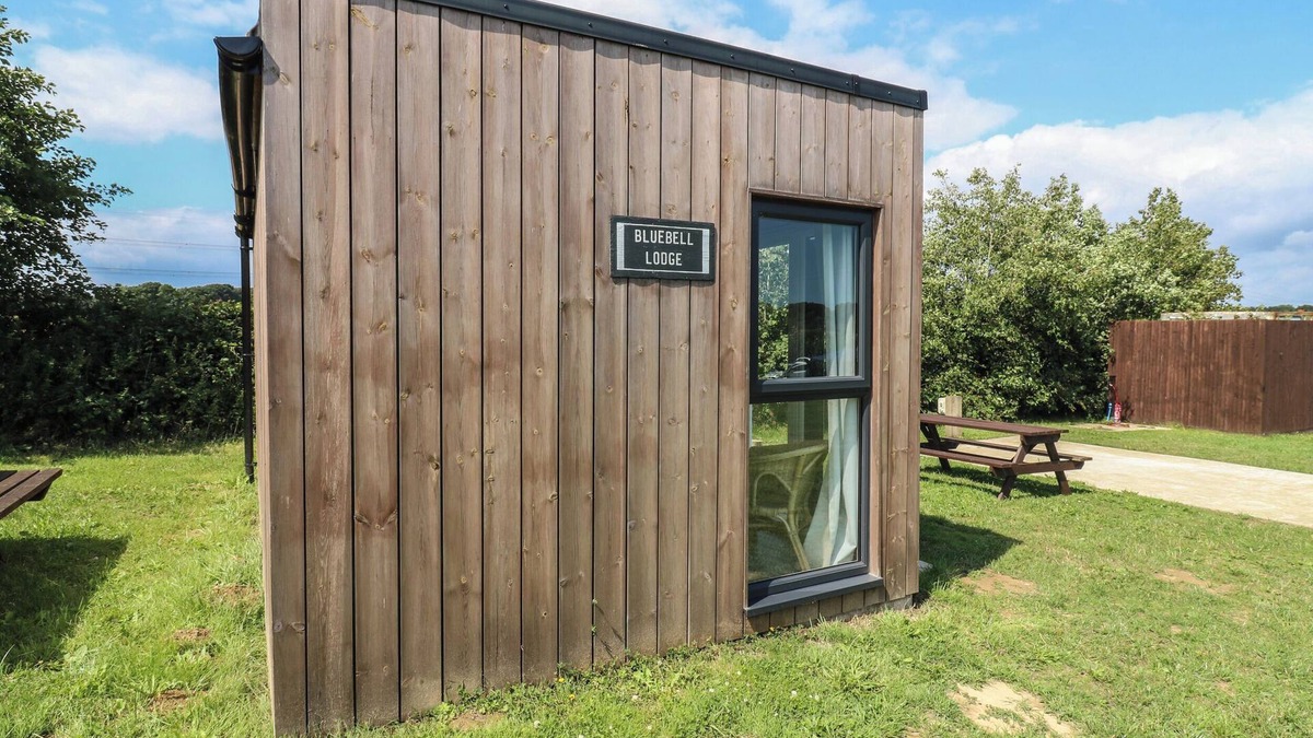 Sedlescombe Cottage | BLUEBELL LODGE, pet friendly, character holiday cottage in Hastings