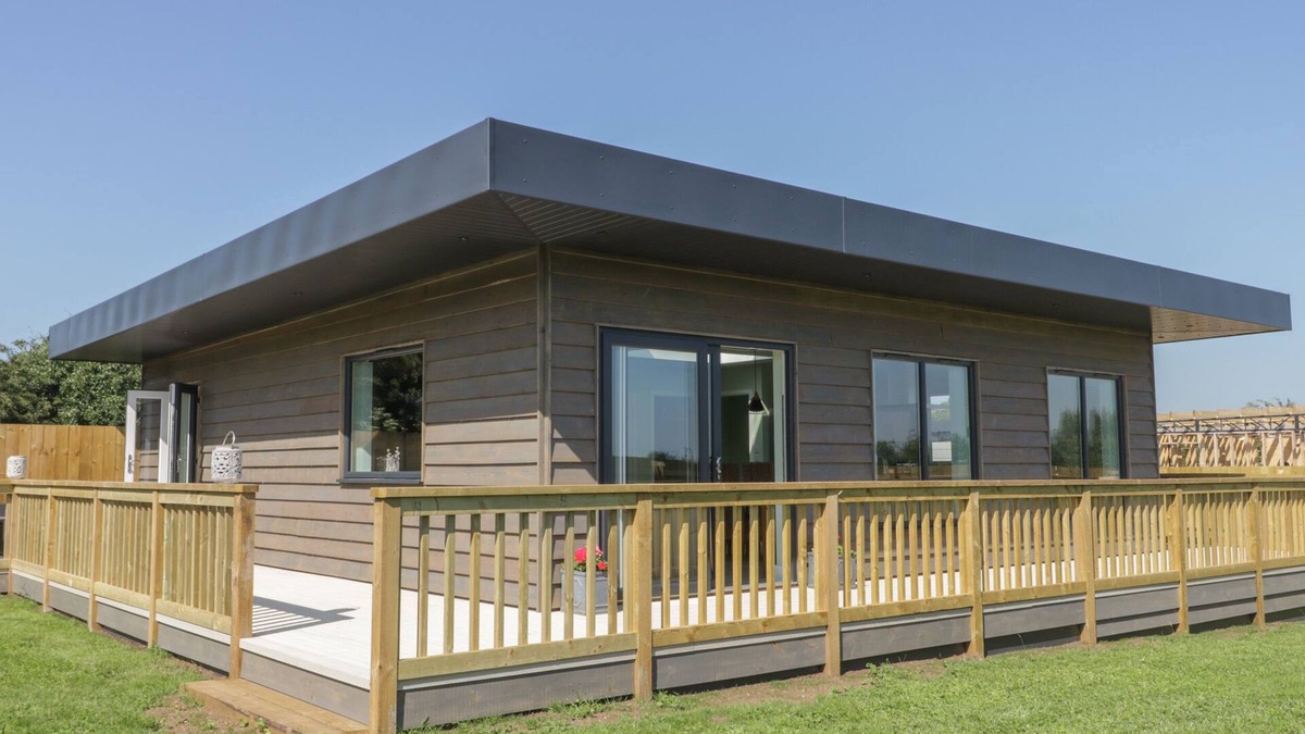 Arnold Cottage | BLUEBELL WOOD, pet friendly, luxury holiday cottage in Brandesburton