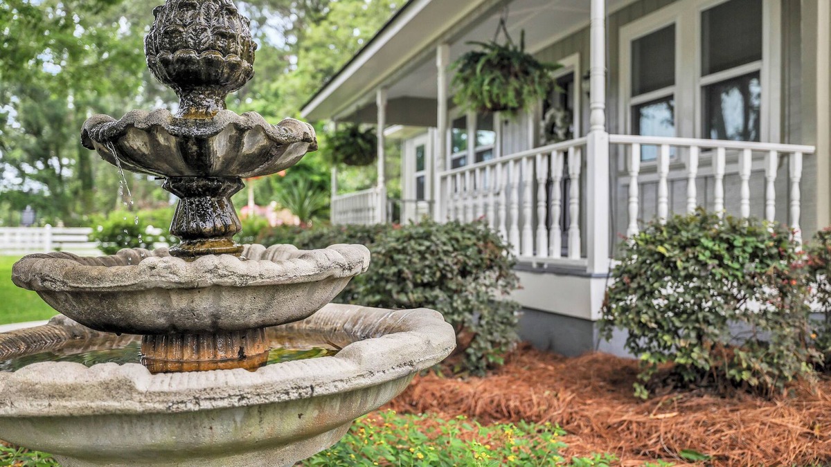 Richmond Hill House | Blueberry Bungalow - Charming 3 bedroom house in peaceful Richmond Hill.