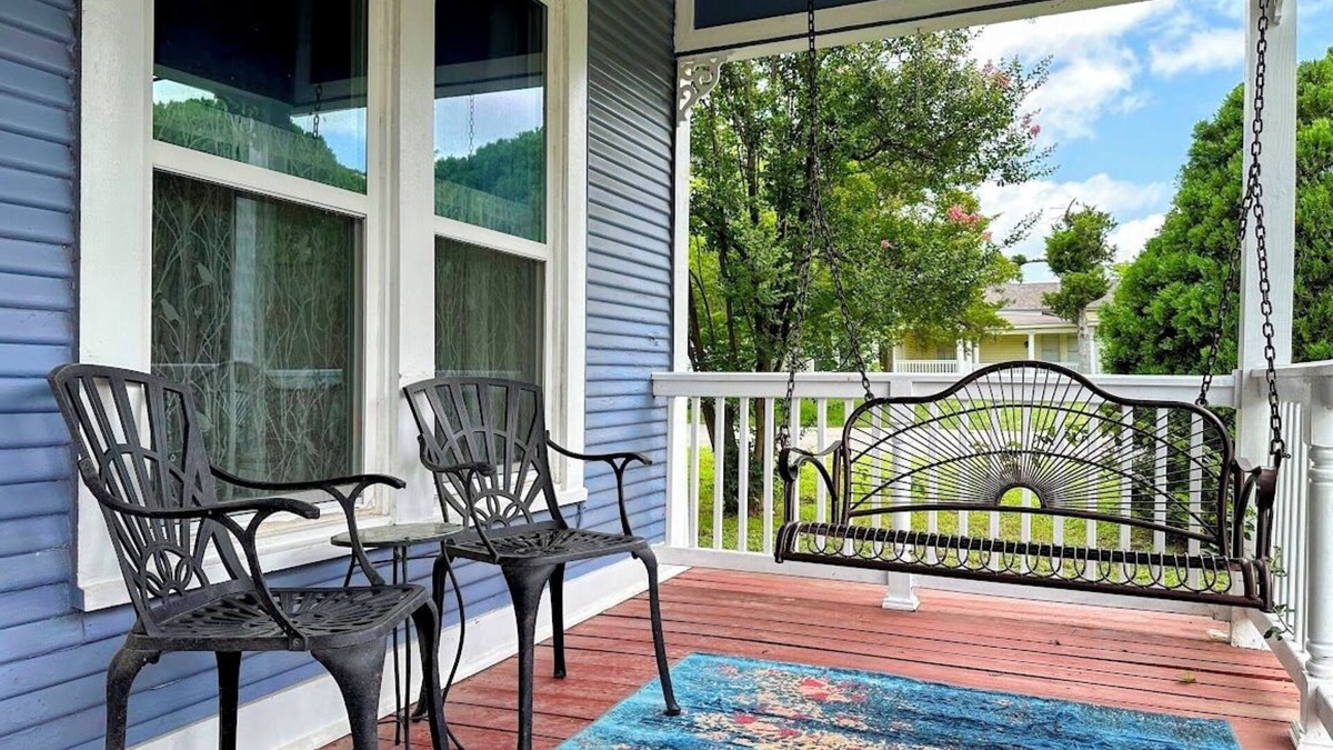 Taylor House | Blueberry Bungalow in Taylor TX