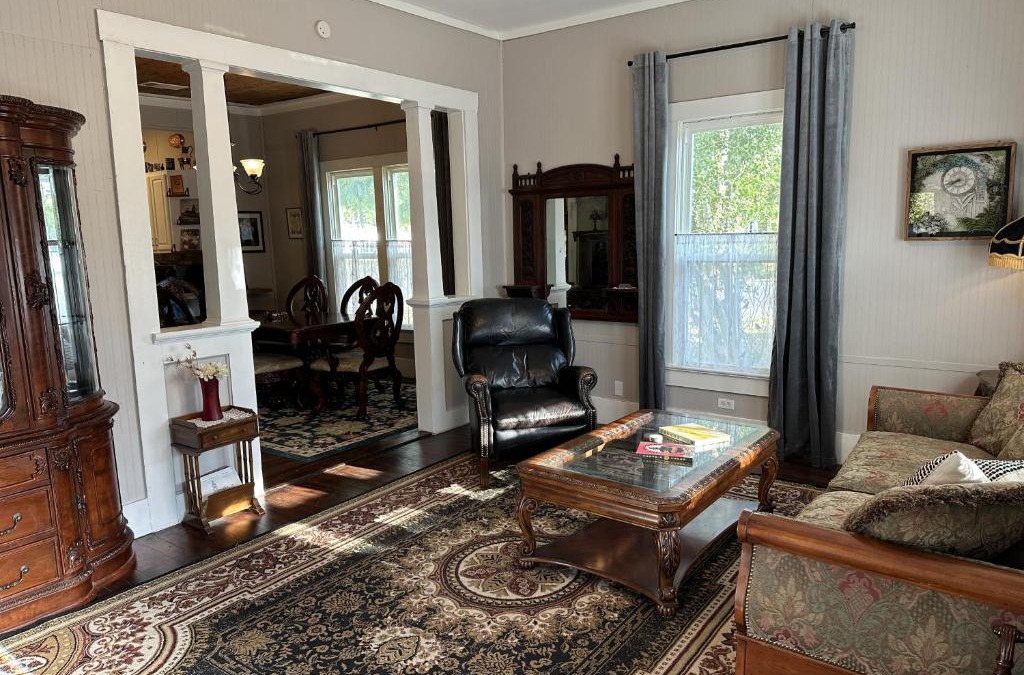 Taylor House | Blueberry Bungalow - Locally Run! Enjoy our PS5!