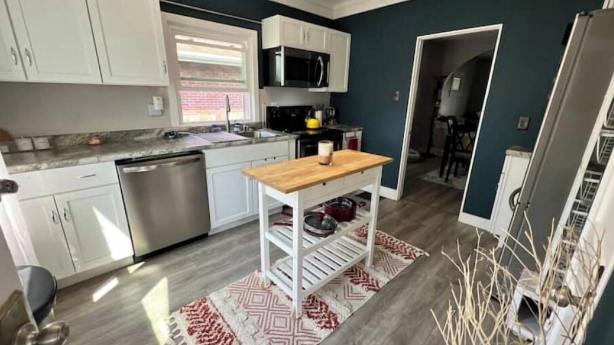 Dayton House | Blueberry Bungalow with Stunning Patio & Garden