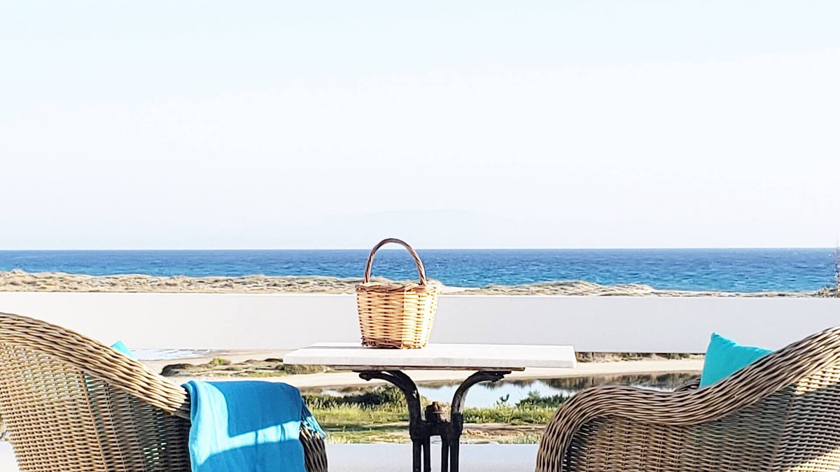 Mikri Vigla House | Blueberry Villa: 3 bedrooms + Hot tub, stunning beach view, sleeps 6
