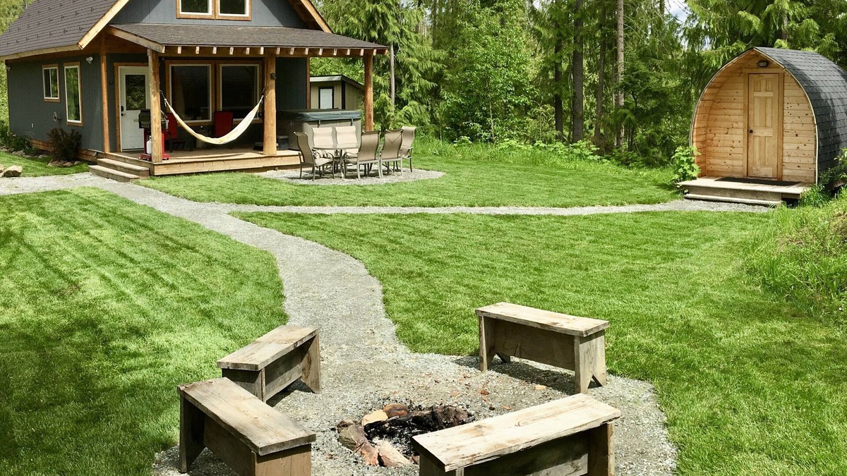 Salmon Arm Ski Chalet | Bluebird Chalet- Chalet One