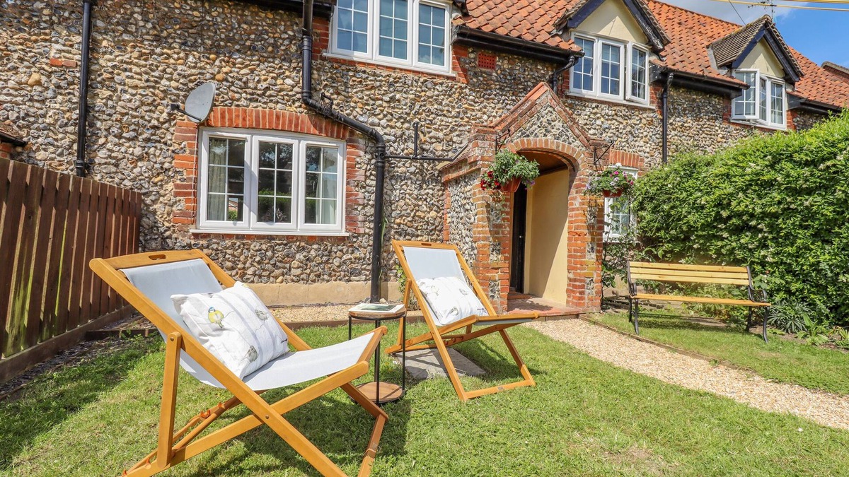 Bury St Edmunds Cottage | BLUEBIRD COTTAGE, family friendly, with a garden in Bury St Edmunds