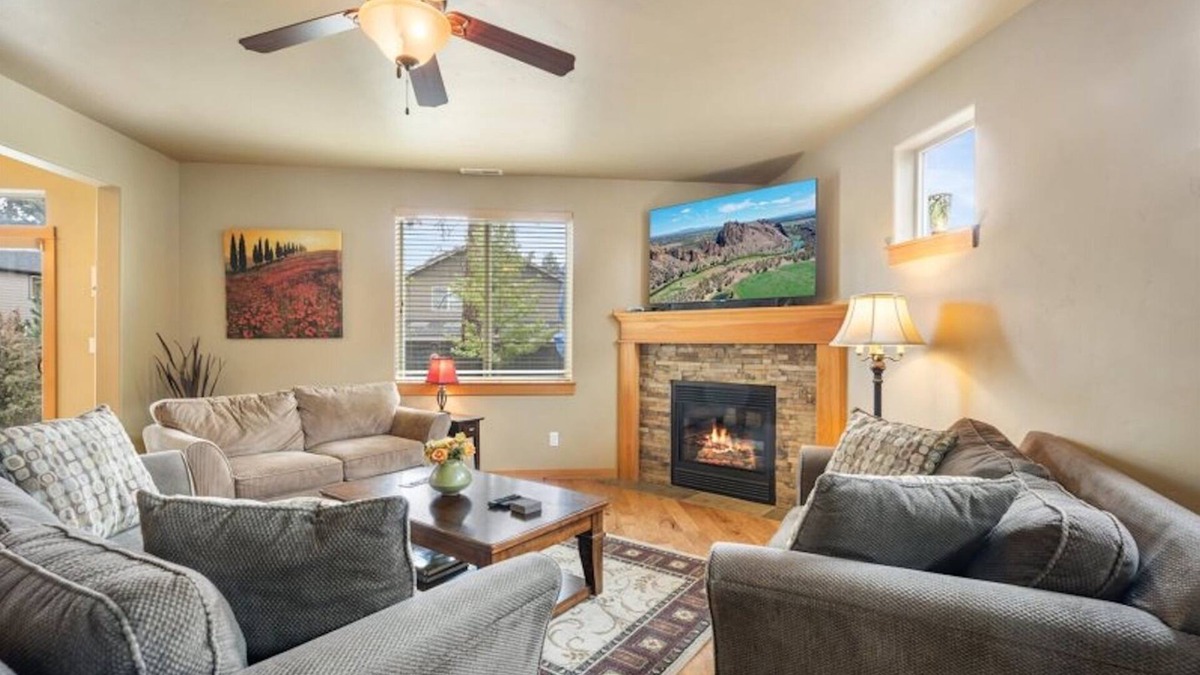 Southwest Bend House | Bluebird Day - Canyon Retreat