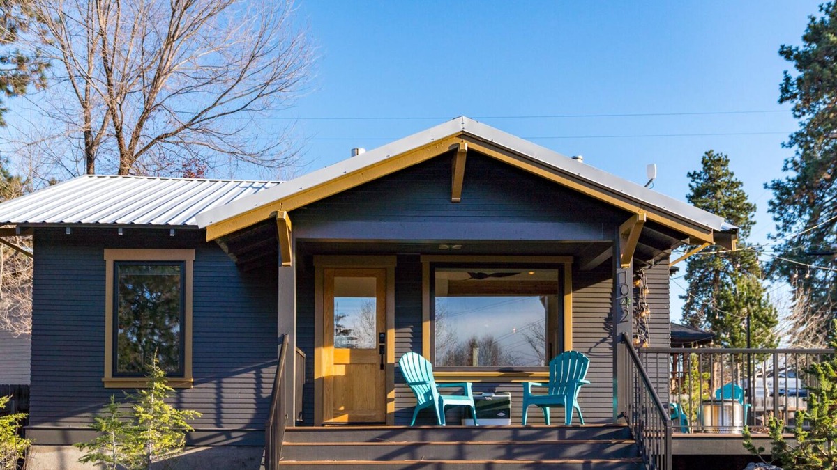 Old Bend House | Bluebird Day - Delaware House