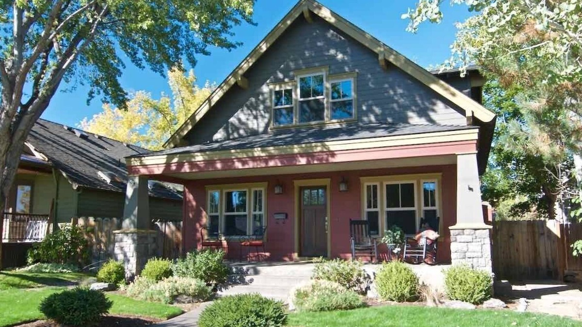 River West House | Bluebird Day - Harmon Park Bungalow