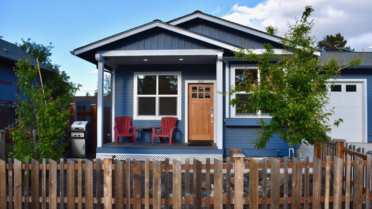 River West House | Bluebird Day - Hummingbird Cottage