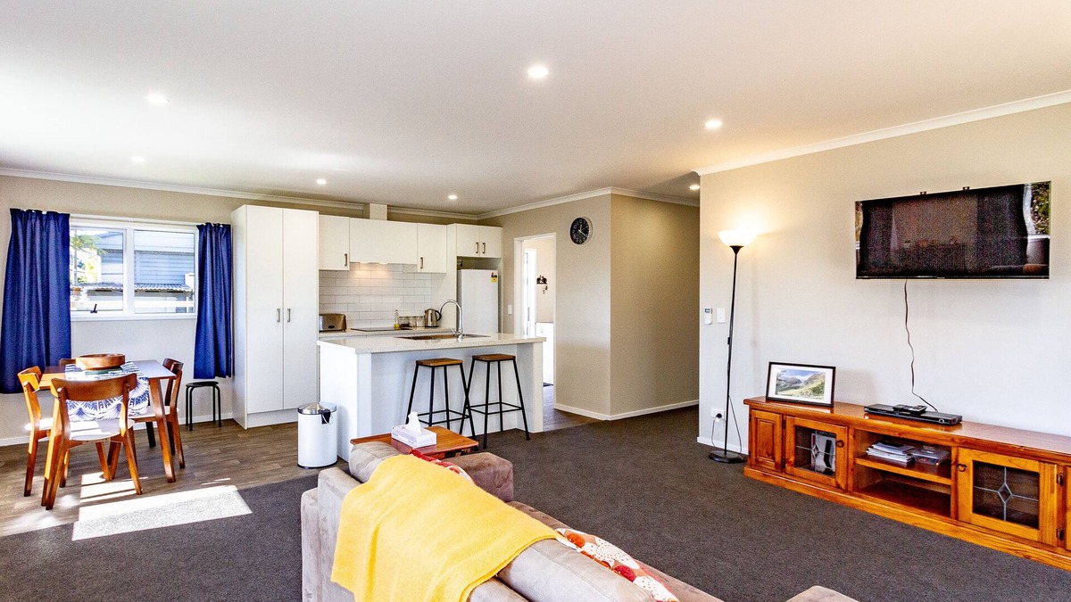 National Park Village House | Bluebird Day - National Park Holiday Home