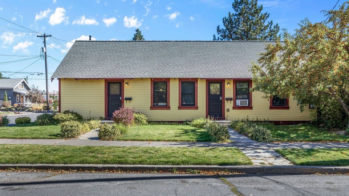 Old Bend House | Bluebird Day - Twin Mills Bungalow