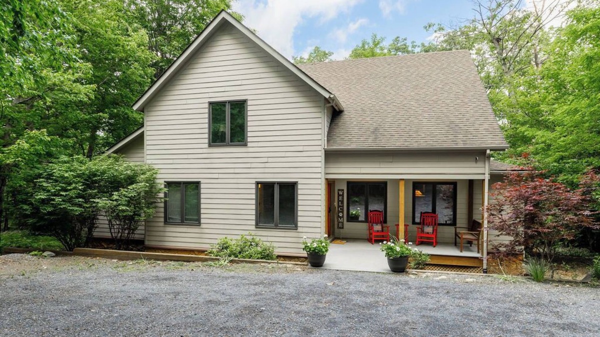 Chestnut Springs House | Bluebird Mountain Home: Dog Friendly, No Step Master