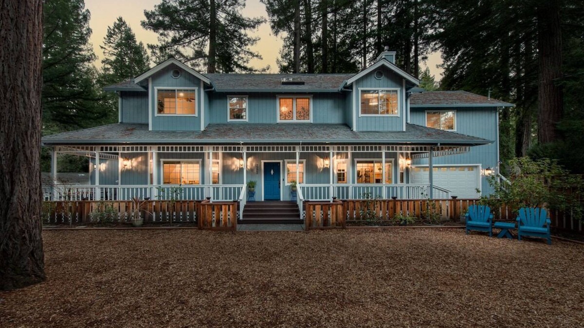 Northwood House | Bluebird's Burrow · Bluebird's Burrow~ EV Charging|Hot Tub| Firepit